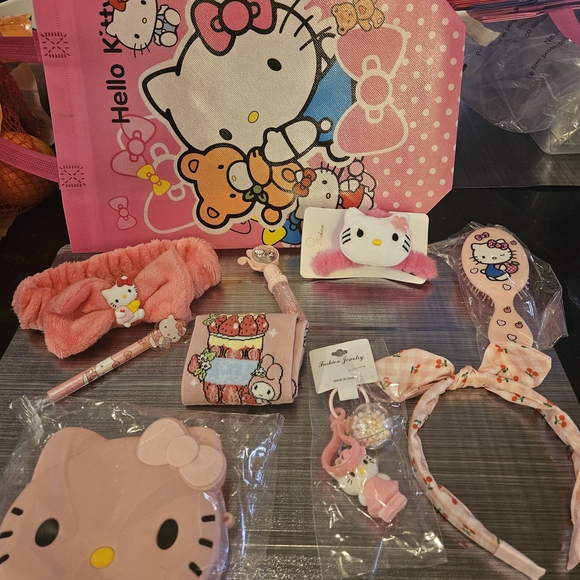 Hello Kitty Other - Hello Kitty Pink Accessory Gift Set with Tote, Headbands & Key Charm See 📸